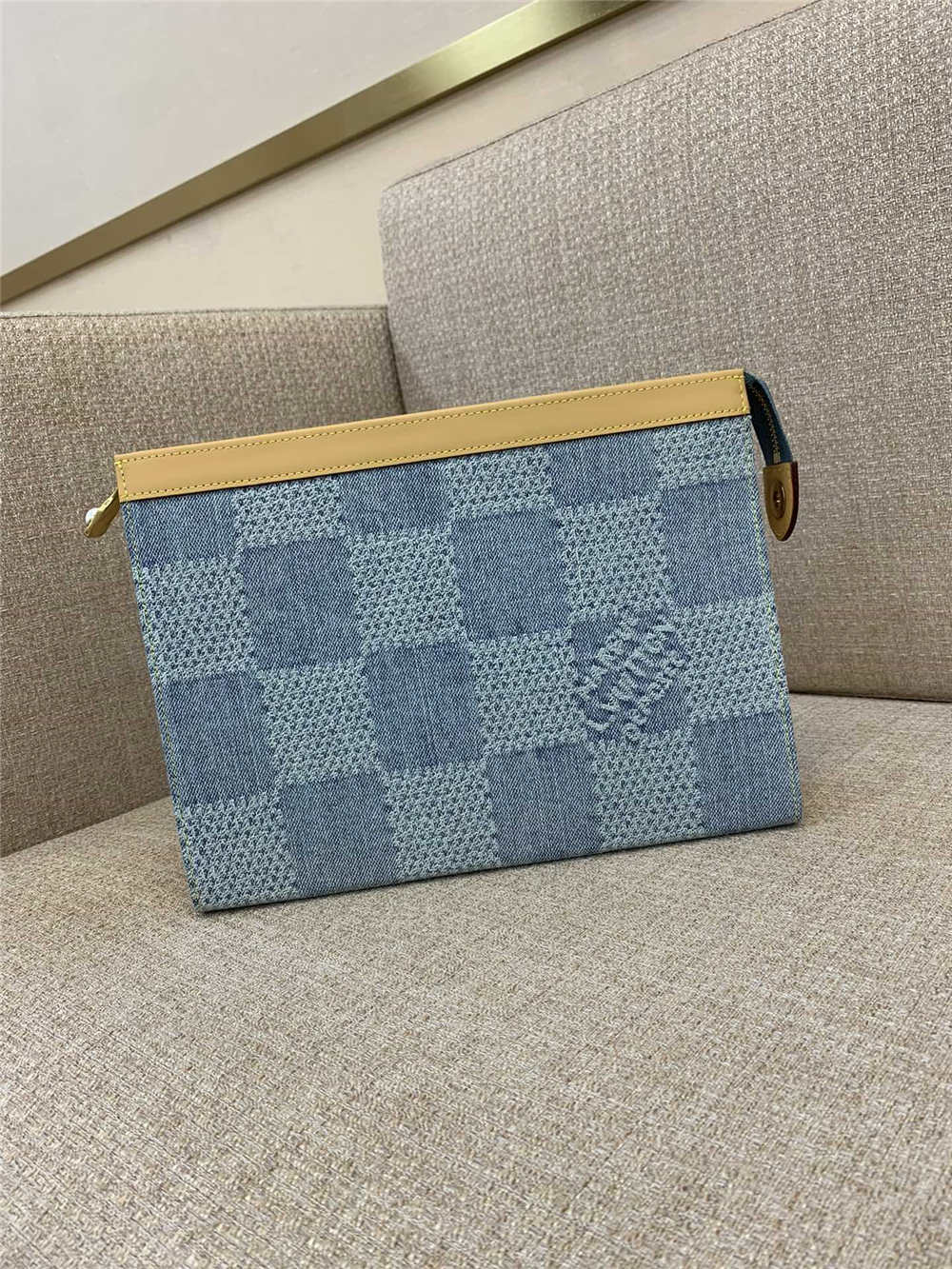 Louis Vuitton M61692 Pochette to Go  size：27x21x3cm 2025 new 